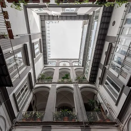 Un Posto Al Centro ナポリ